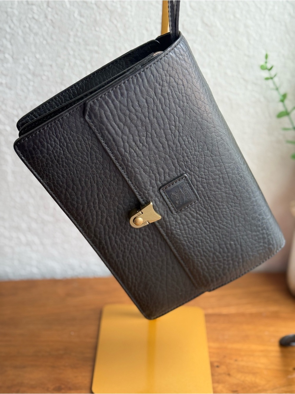 Authenticated card included with this Vintage Burberrys clutch black leather - Picture 3 of 16